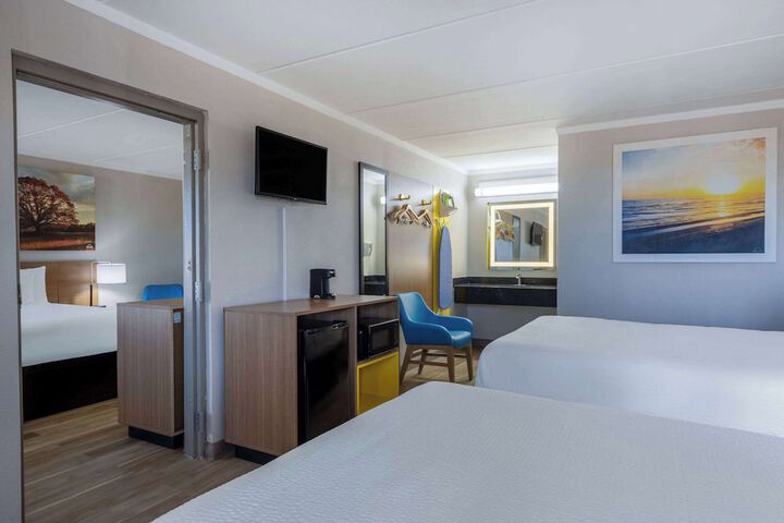 Room 28 of 34