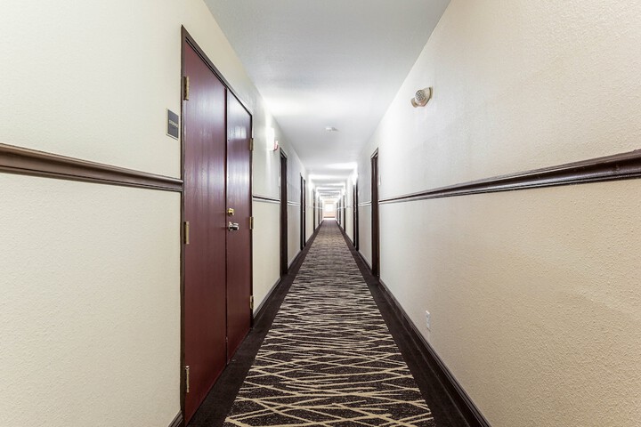 Ballroom/Hall 33 of 33