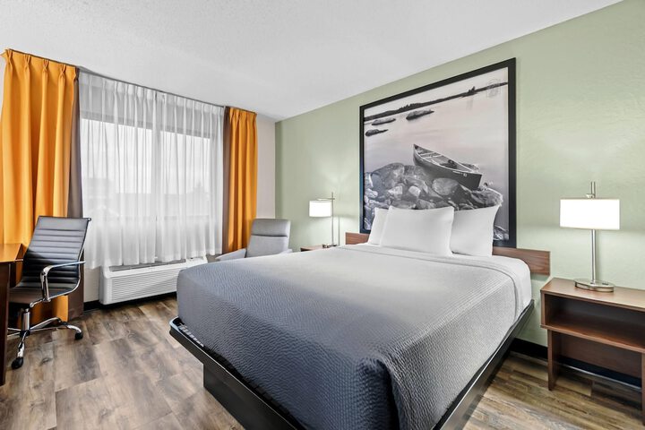 Super 8 by Wyndham Alexandria MN