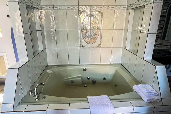 Hot Tub 69 of 70