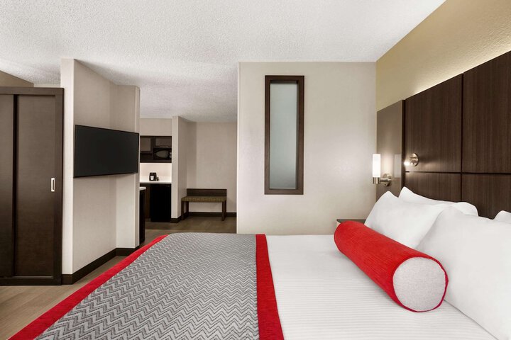 Ramada by Wyndham Suites Orlando Airport