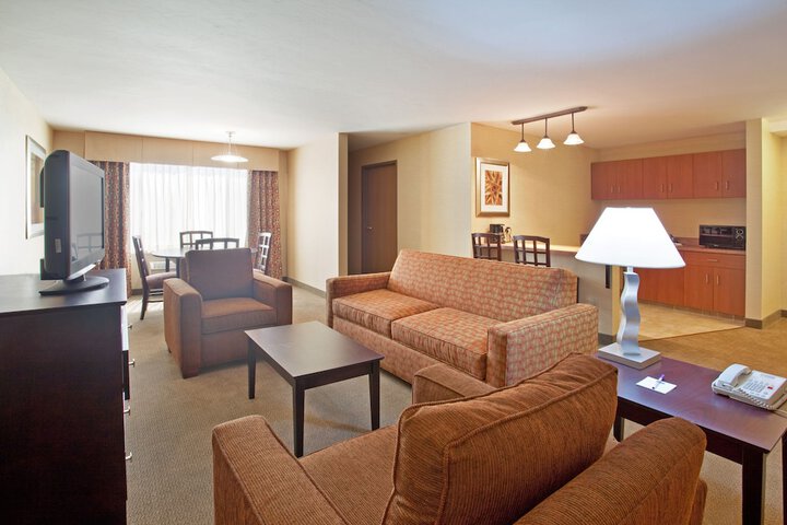 Room 25 of 40