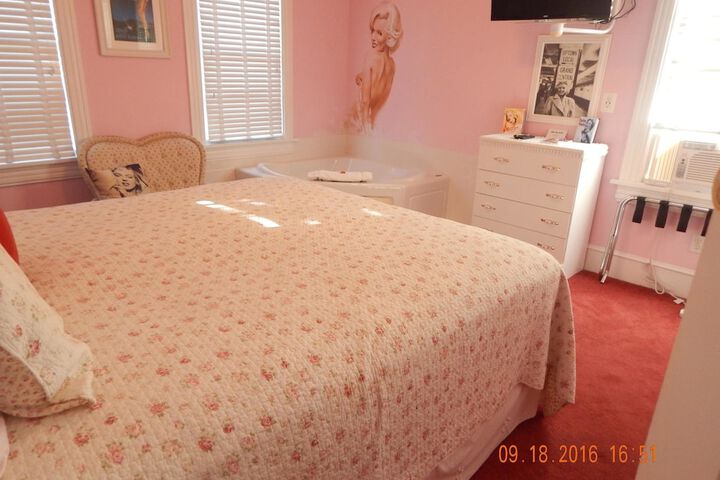 Room 11 of 77
