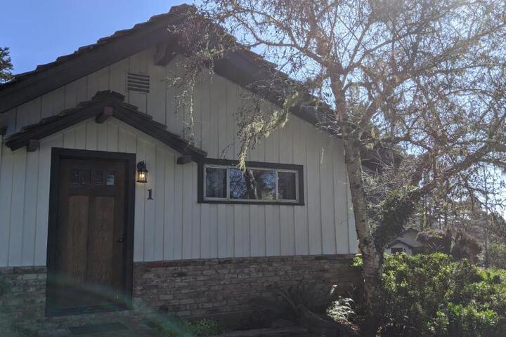 The Andiron Seaside Inn & Cabins