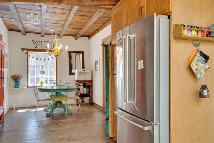 Patagonia Cottage w / Patio & Yard: Walk to Town!