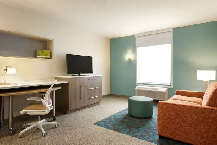 Room 27 of 38