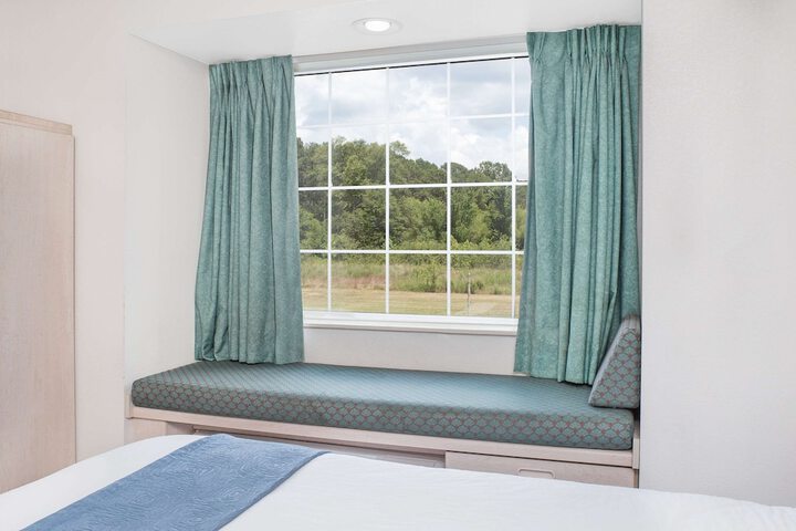 Room 8 of 19