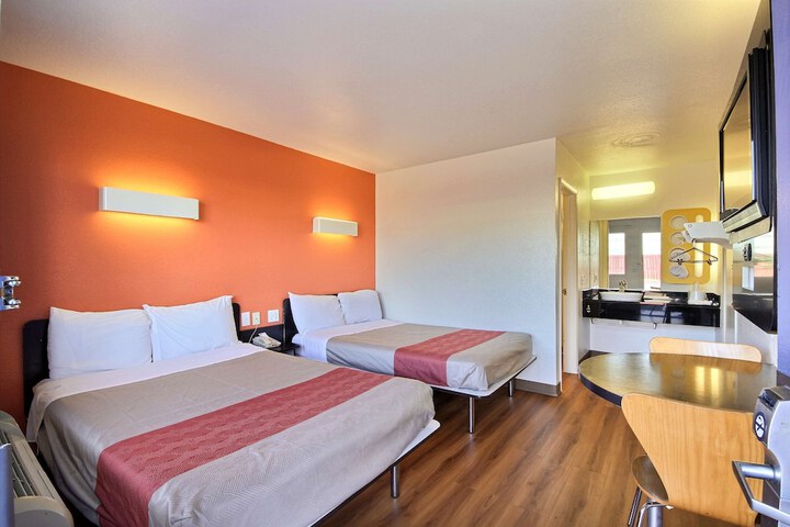 Room 22 of 35
