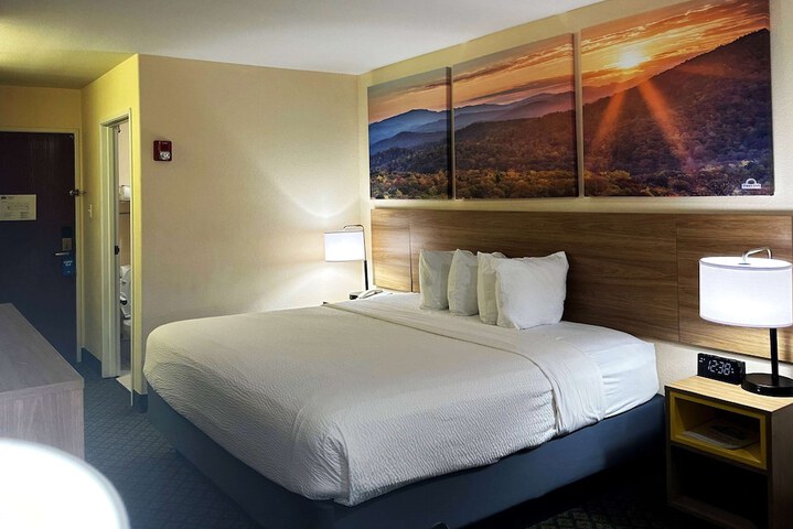 Room 25 of 40