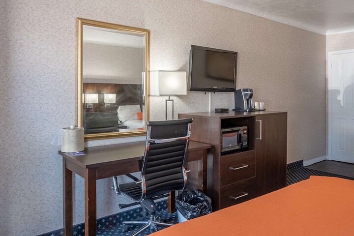 Room 34 of 60