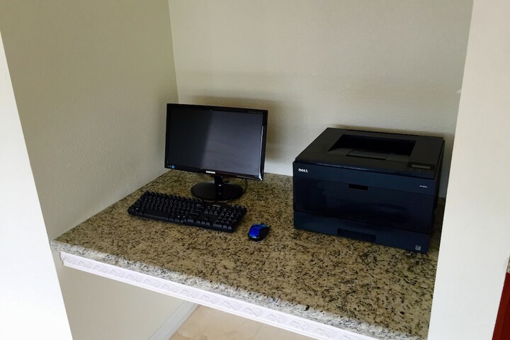 Business Center 38 of 41