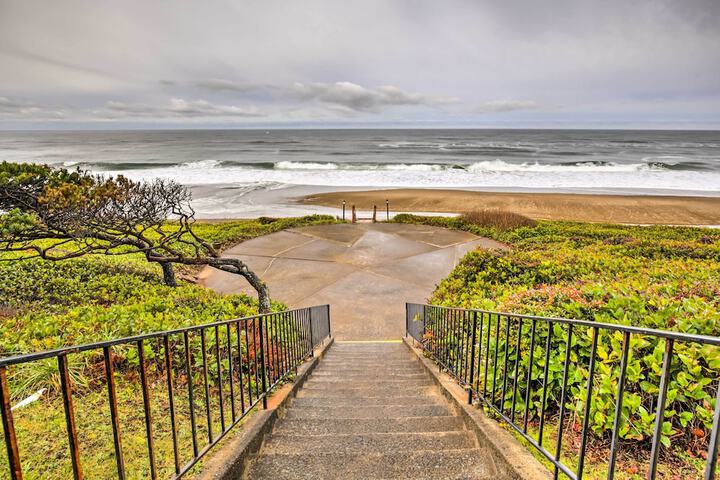 Lincoln City Oceanfront Condo Near Lincoln Beach!