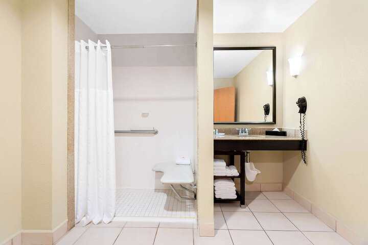 Room 14 of 36