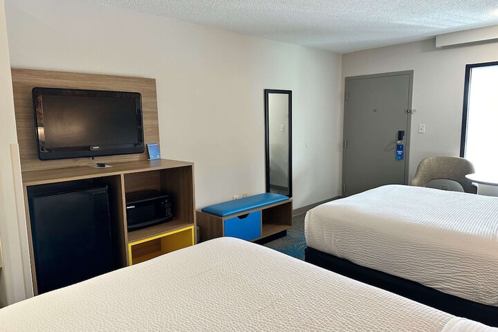 Room 25 of 37