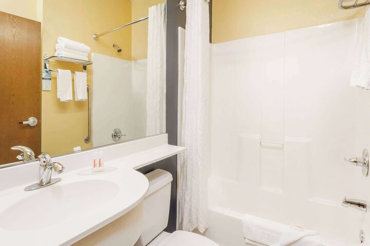 Microtel Inn & Suites by Wyndham Dickson City / Scranton