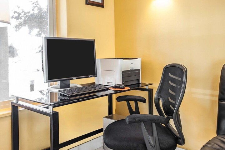 Business Center 58 of 59