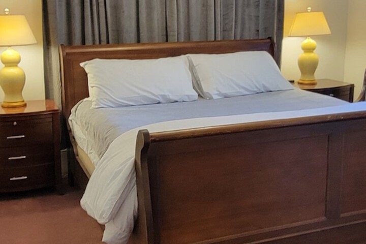 Room 9 of 12