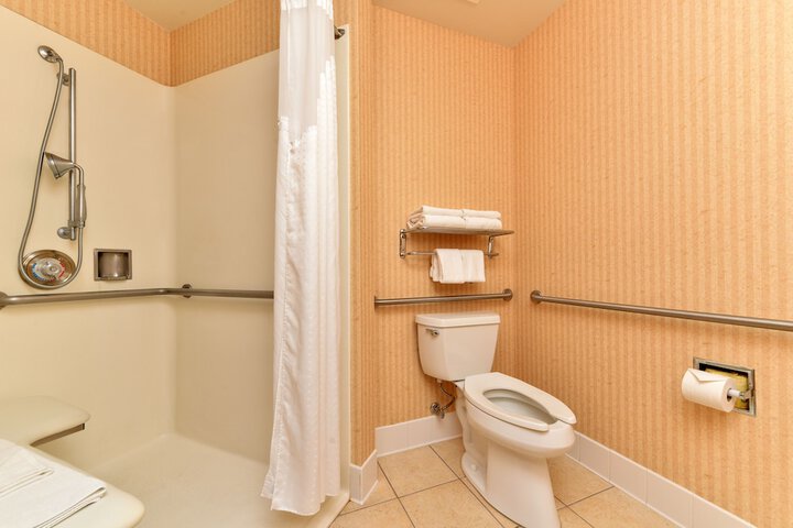 Holiday Inn Express & Suites Elk Grove Central - Hwy 99 by IHG