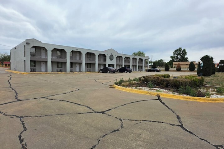 DELUXE INN SHAMROCK