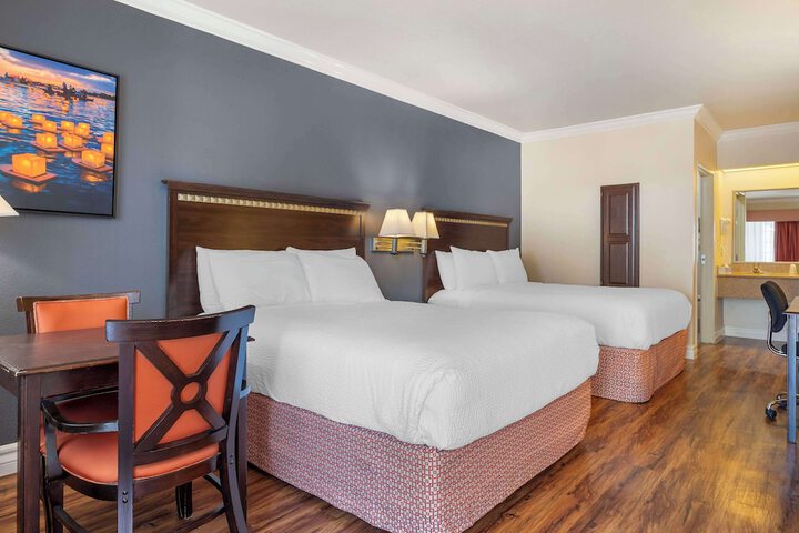 Room 21 of 40