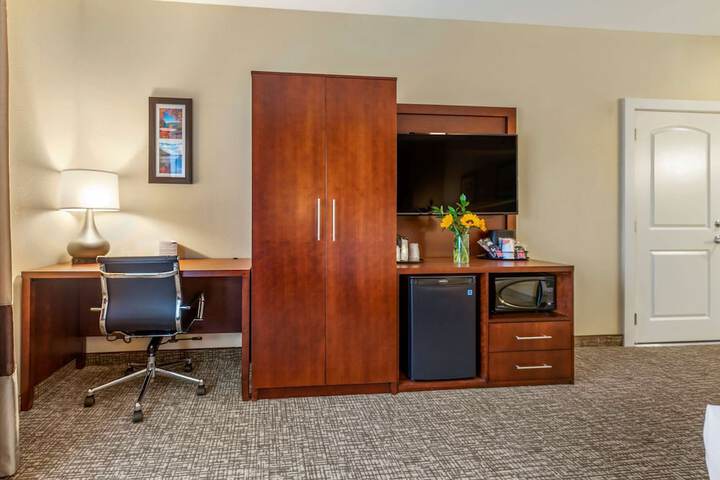 Room 8 of 28