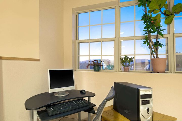 Business Center 24 of 25