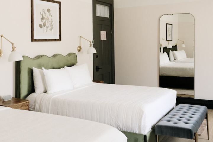 Room 6 of 27