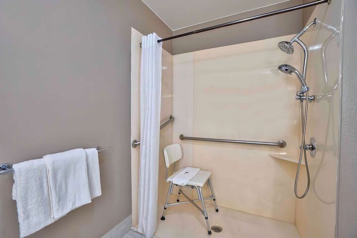 Room 25 of 37
