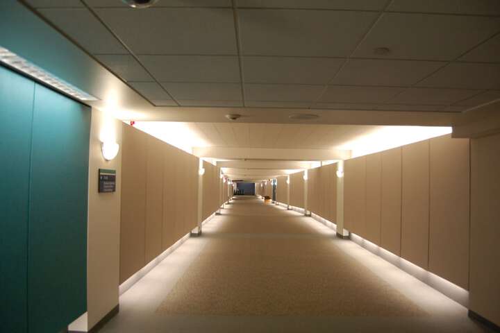 Ballroom/Hall 13 of 14