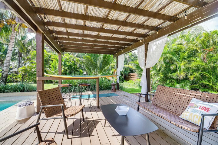 Private Oasis w / Pool: Walk to Melbourne Beach!
