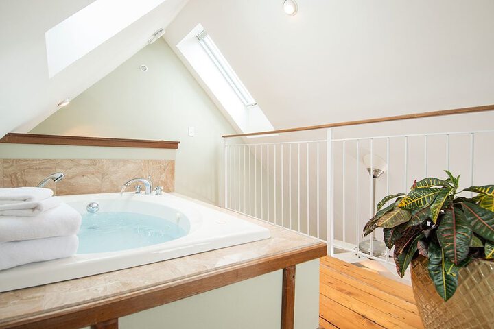 Hot Tub 33 of 36