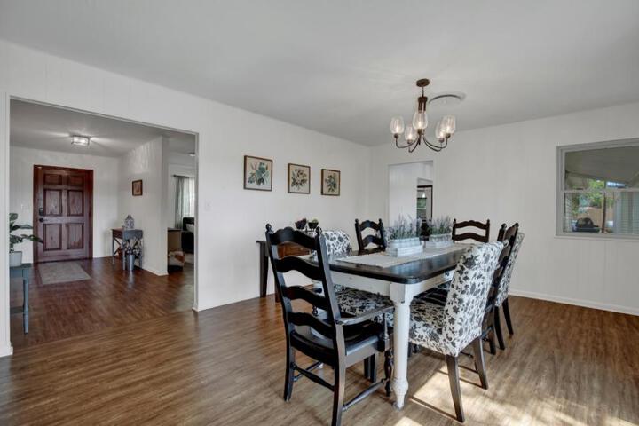 Spacious Home - Fire Pit BBQ and Outdoor Seating!