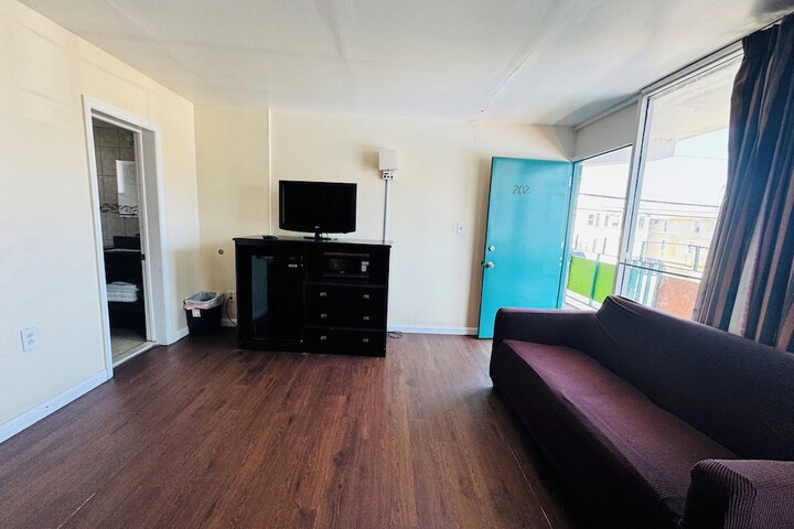 Room 28 of 84