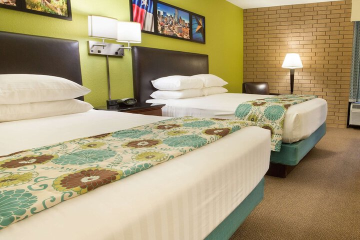 Heritage Inn Suites Houston / Sugar Land Trademark by Wyndham