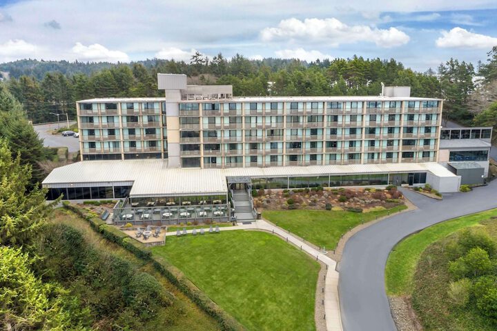 Best Western Plus Agate Beach Inn