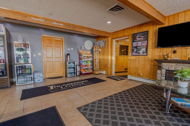Thunderbird Lodge