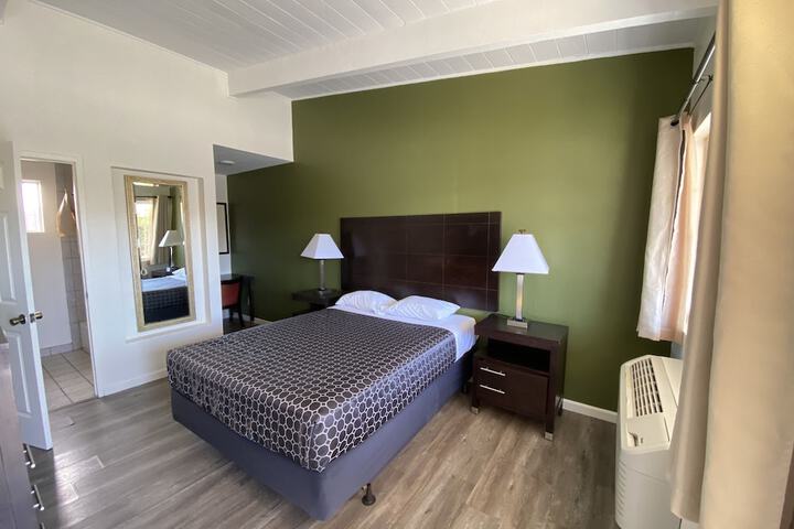 Room 9 of 12