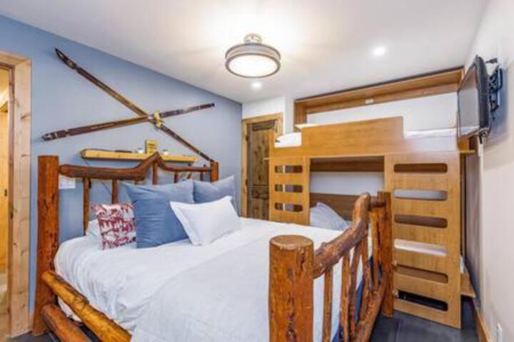 Luxury Family Cabin at Summit West