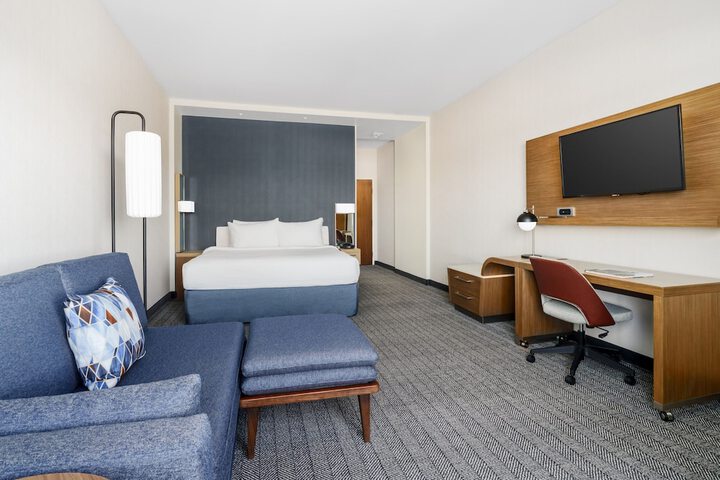 Room 27 of 71