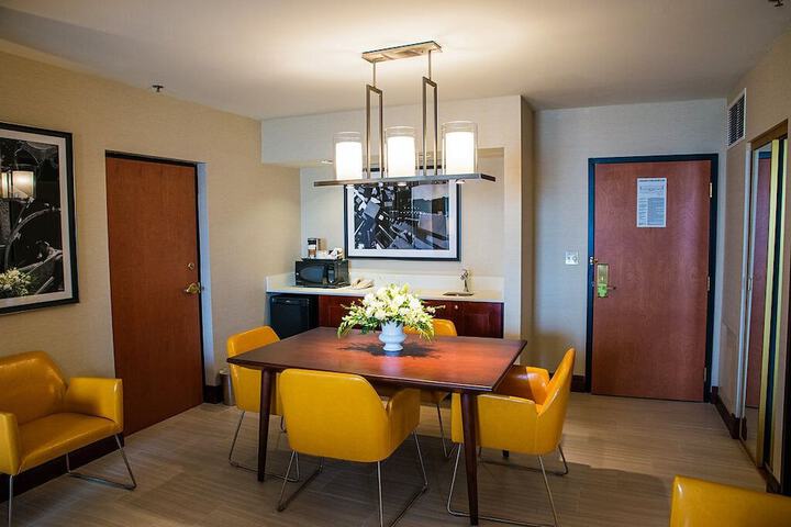 Room 9 of 32