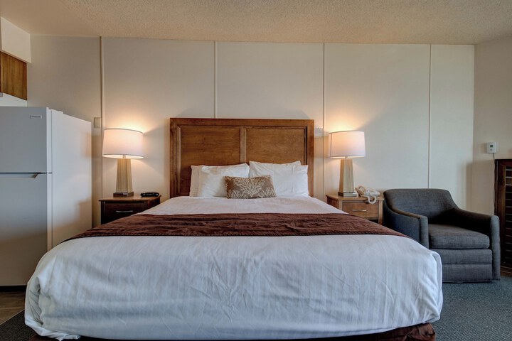 Ester Lee Oceanview Inn