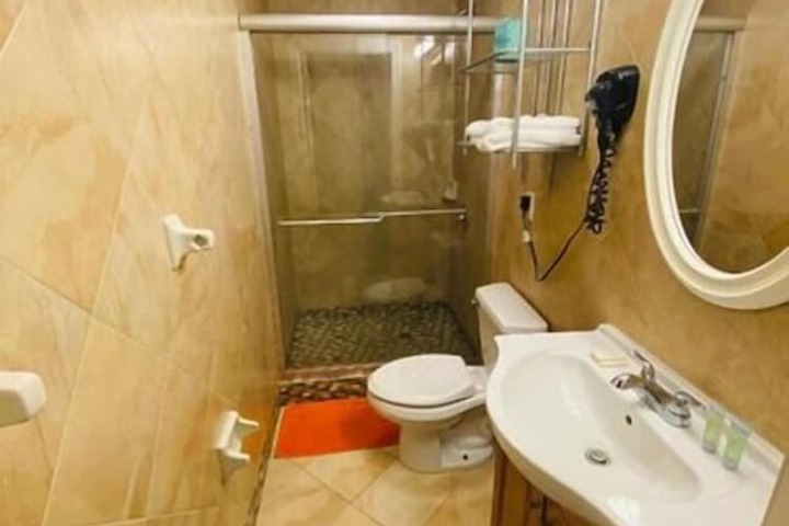 Room 8 of 36