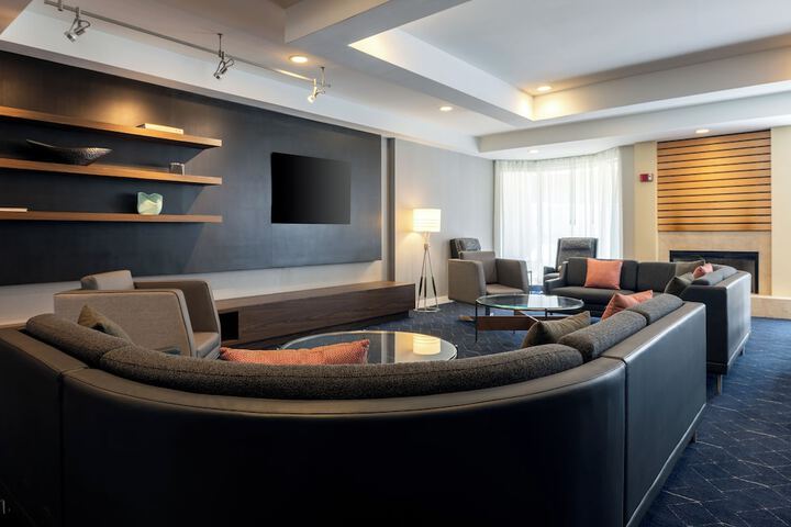 Courtyard by Marriott North Charleston Airport / Coliseum