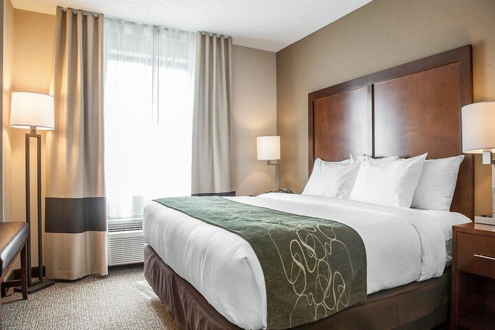 Comfort Suites West Warwick - Providence