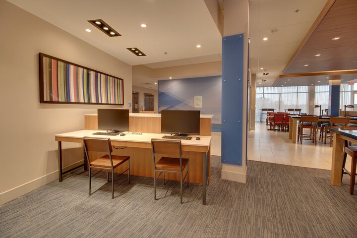 Holiday Inn Express & Suites Union City by IHG