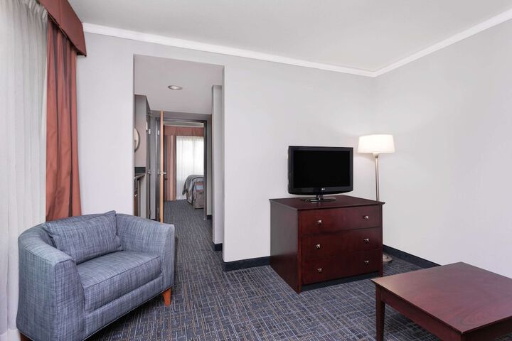 Room 9 of 19