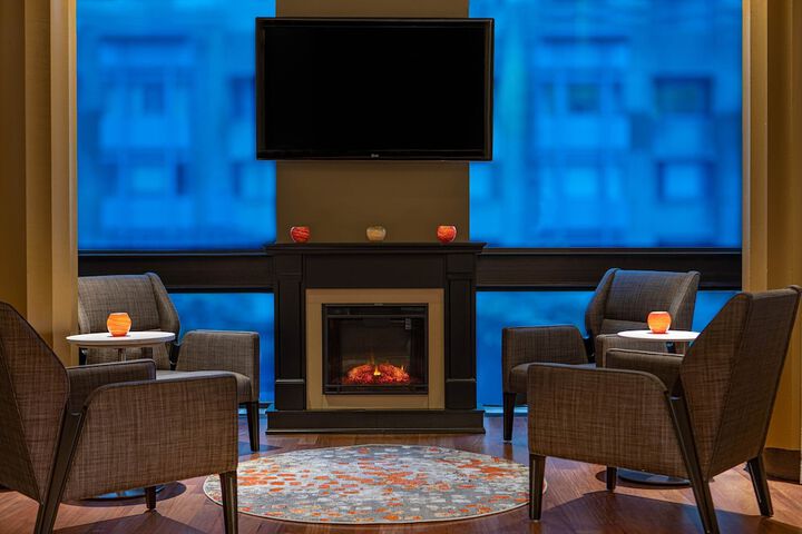 Lounge 84 of 91