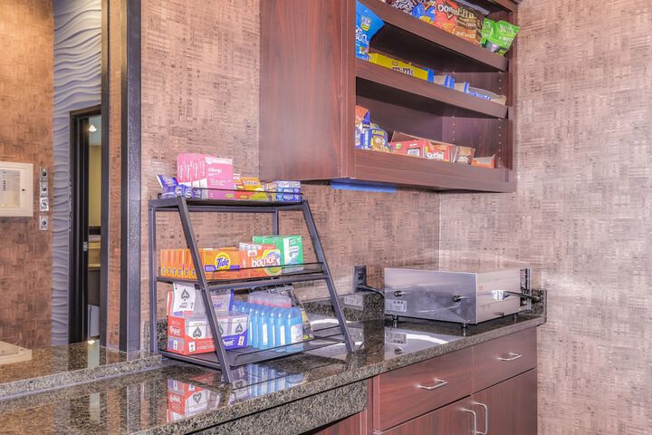 Cobblestone Hotel & Suites - Waukesha / West Milwaukee