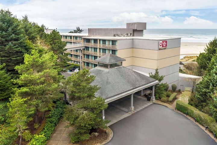 Best Western Plus Agate Beach Inn