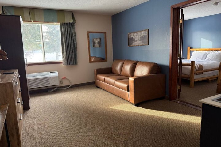 Nisswa Hotel and Suites